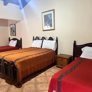 Don Valentino 3*, Antigua Guatemala