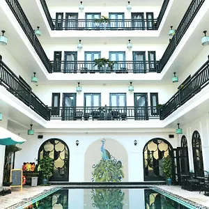 **** Hotel Delicacy & Vietname