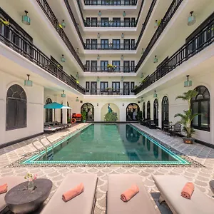 **** Hotel Delicacy & Vietname