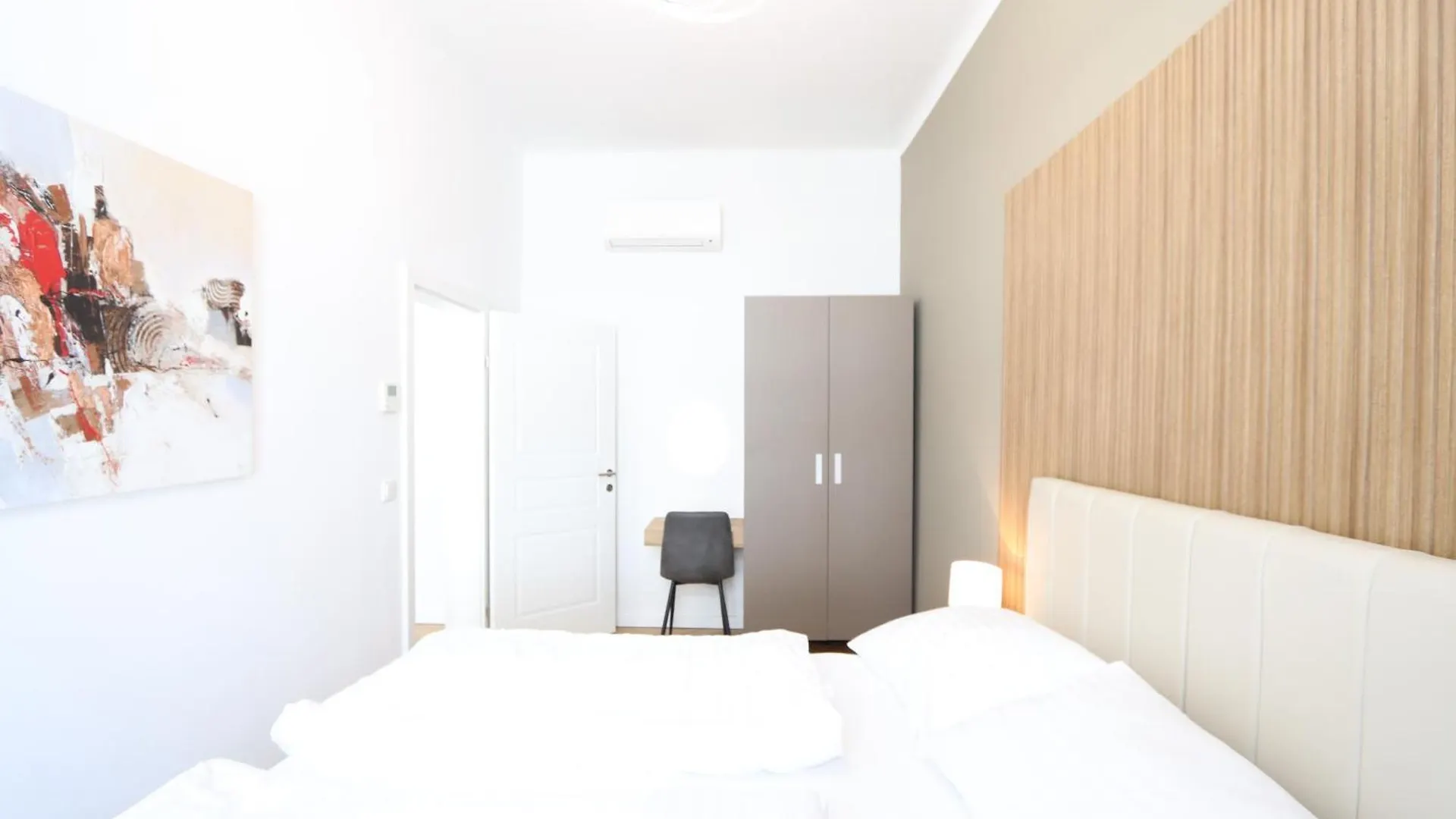 Vienna Stay Apartments Or Rooms 1050 3*,