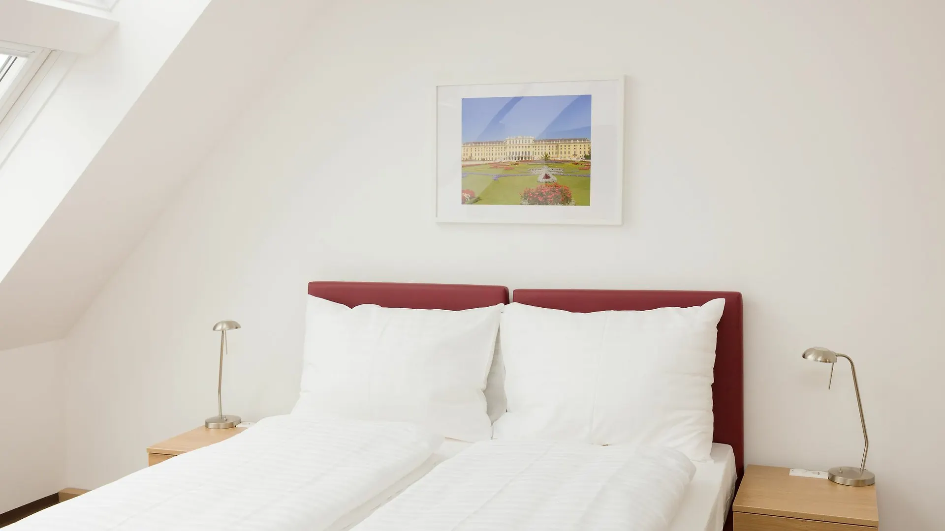 Vienna Stay Apartments Or Rooms 1050 3*,