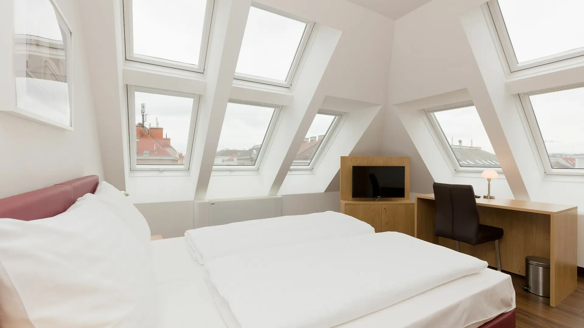 Vienna Stay Apartments Or Rooms 1050 3*,